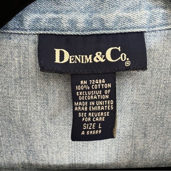 Denim and Co. cropped floral embroidered denim button up shirt Sz Large - Picture 2 of 9